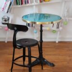 NICOLLE_CHAISE_NOIRE_TABLE_BISTROT_ARDAMEZ-600×900