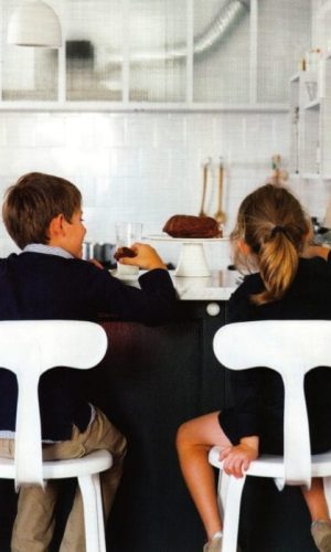 Children having breakfast on Chaises Nicolle high metal chair.