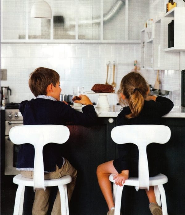 Children having breakfast on Chaises Nicolle high metal chair.