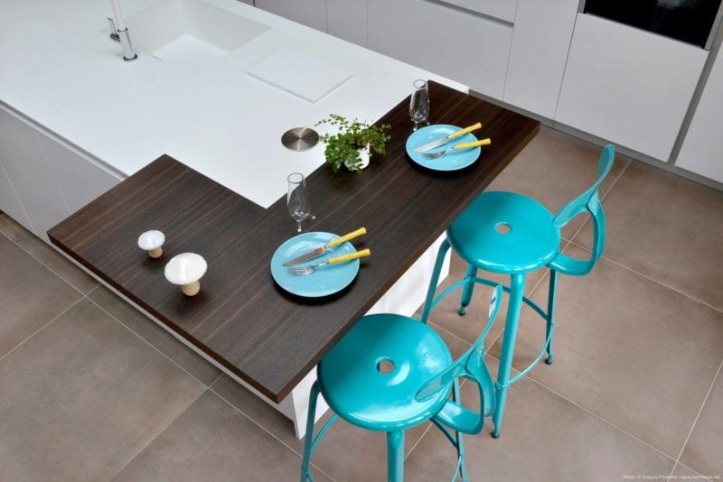 Chaises Nicolle's stylish bar stool and high kitchen table.