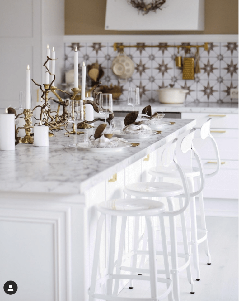 White kitchen island chair in Norway at Diana Ousdal's place, instagram influencer.