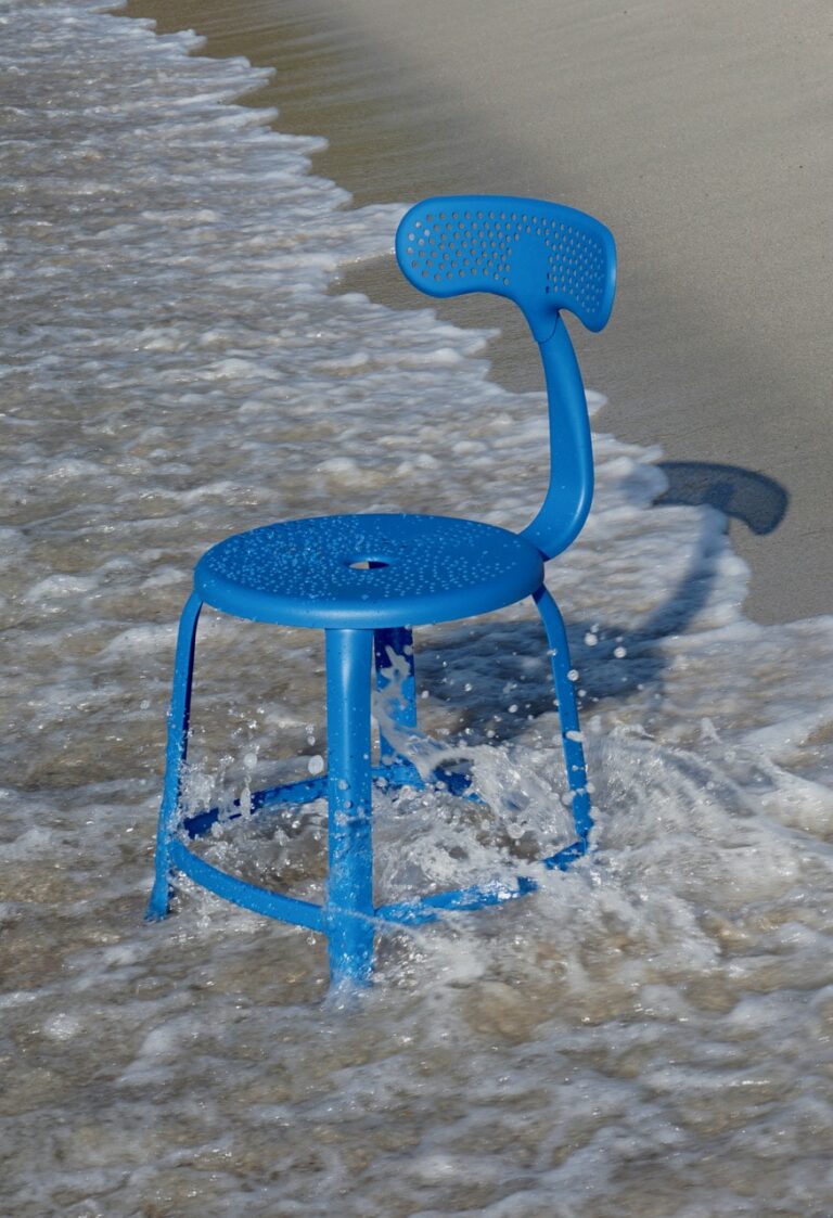 Chaise Nicolle® H45-cm Outdoor - Relaxing by the Waves at the Beach