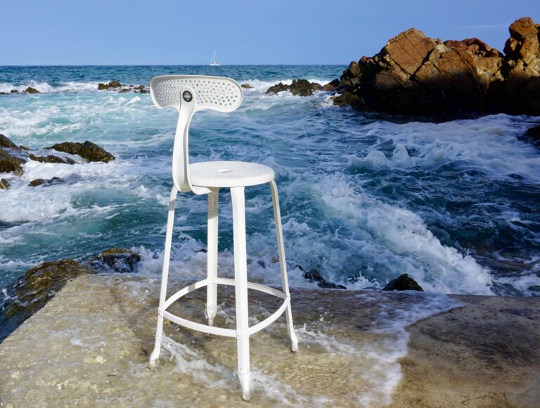 Outdoor metal chair by Chaises Nicolle, 75-cm in height