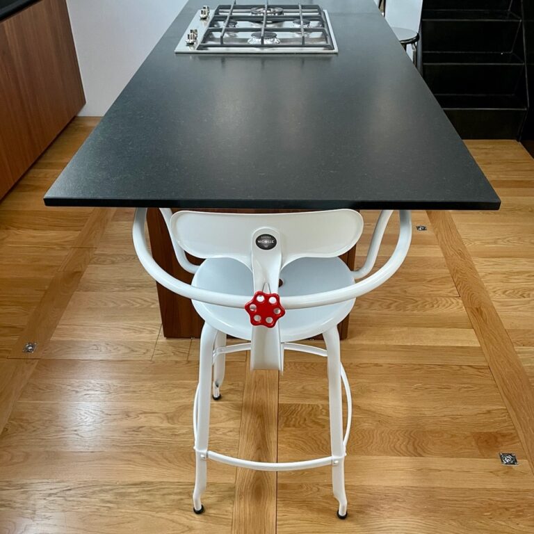 Fauteuil Nicolle H6à dans une cuisine