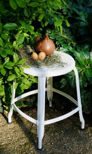 Tabouret métal d'extérieur made in France à Pâques!