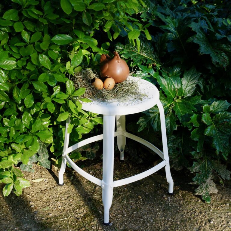 Tabouret métal d'extérieur made in France à Pâques!