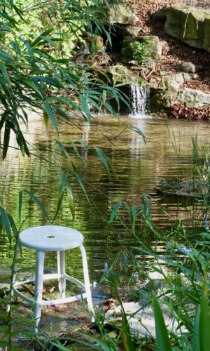 Tabouret Outdoor fabriqué en france dans un jardin