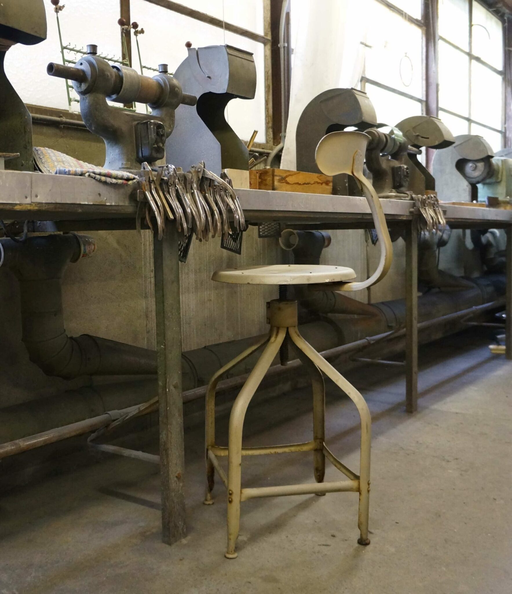 Chaise Nicolle réglable en hauteur dans une usine