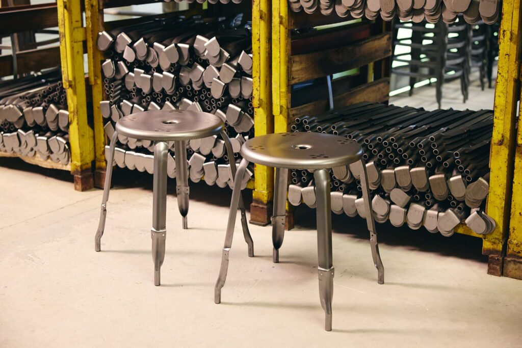 Tabouret Nicolle en cours d'assemblage